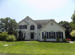 221 Daffodil Dr, East Stroudsburg, PA 18301