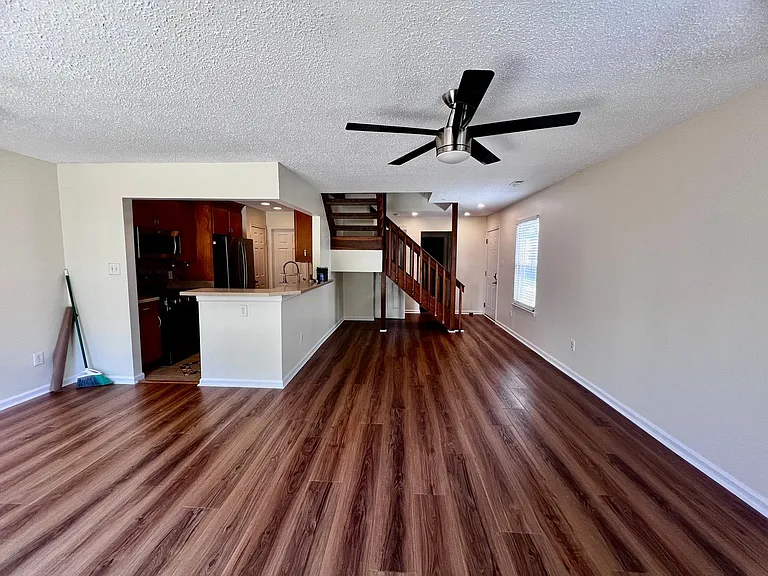 1611 Slidell Ln — Photo 7