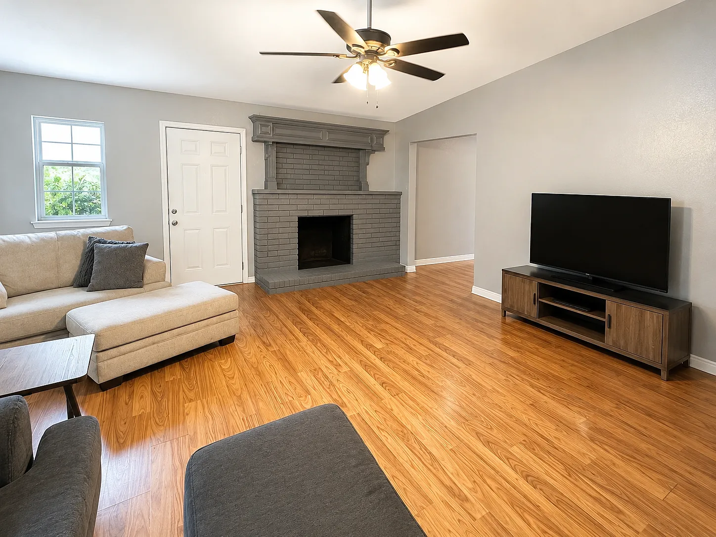 3 bed, 1868 sqft, $2,425 — Photo 3