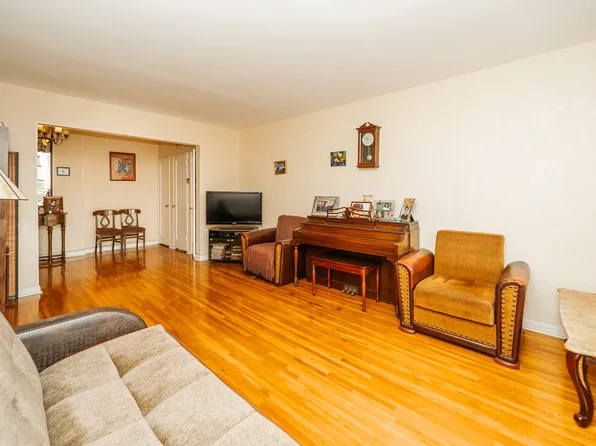 2271 Knapp Street image 5 of 24