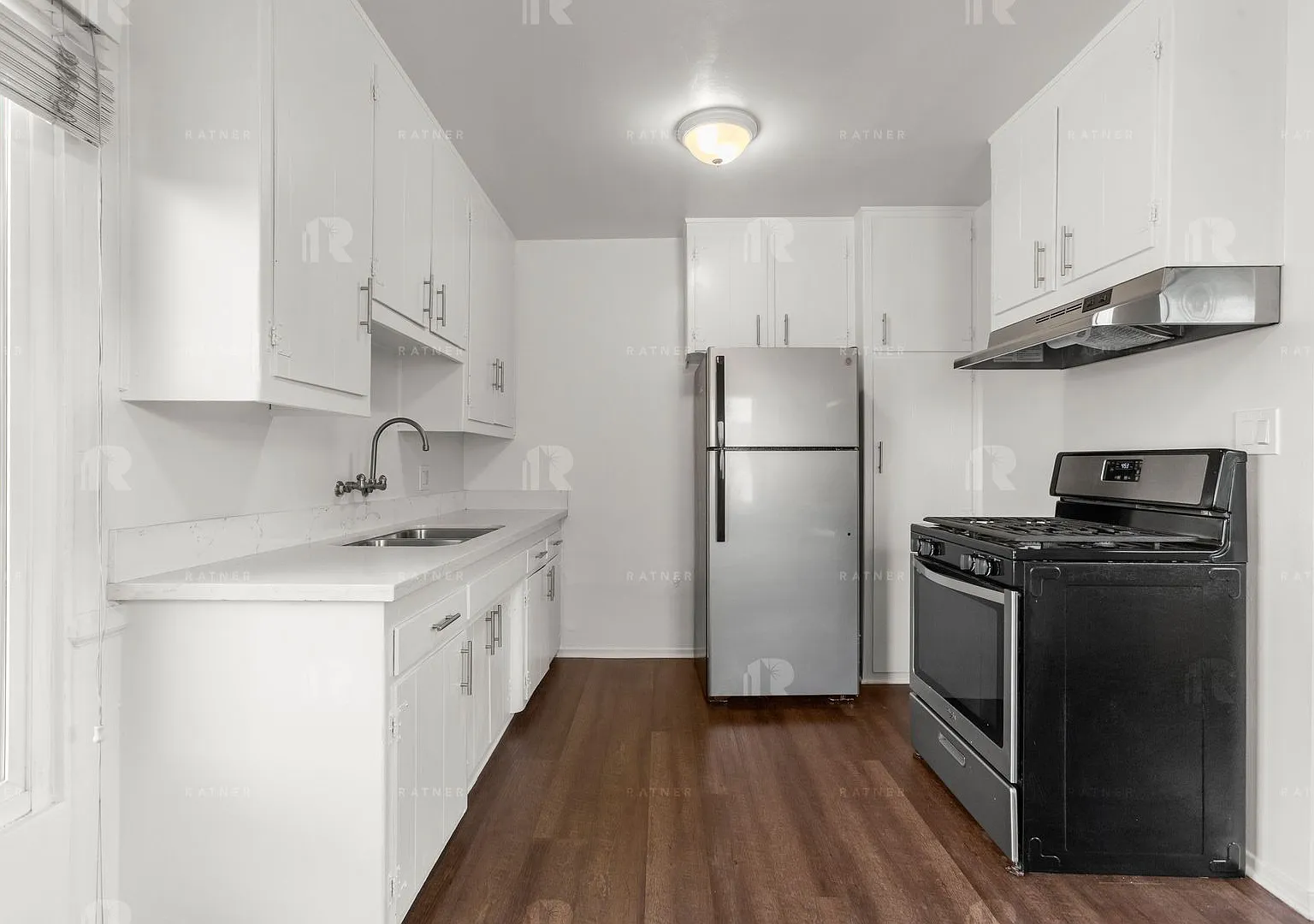 (An/Ji/Yo:C) 7111 Whitsett Avenue — Photo 4