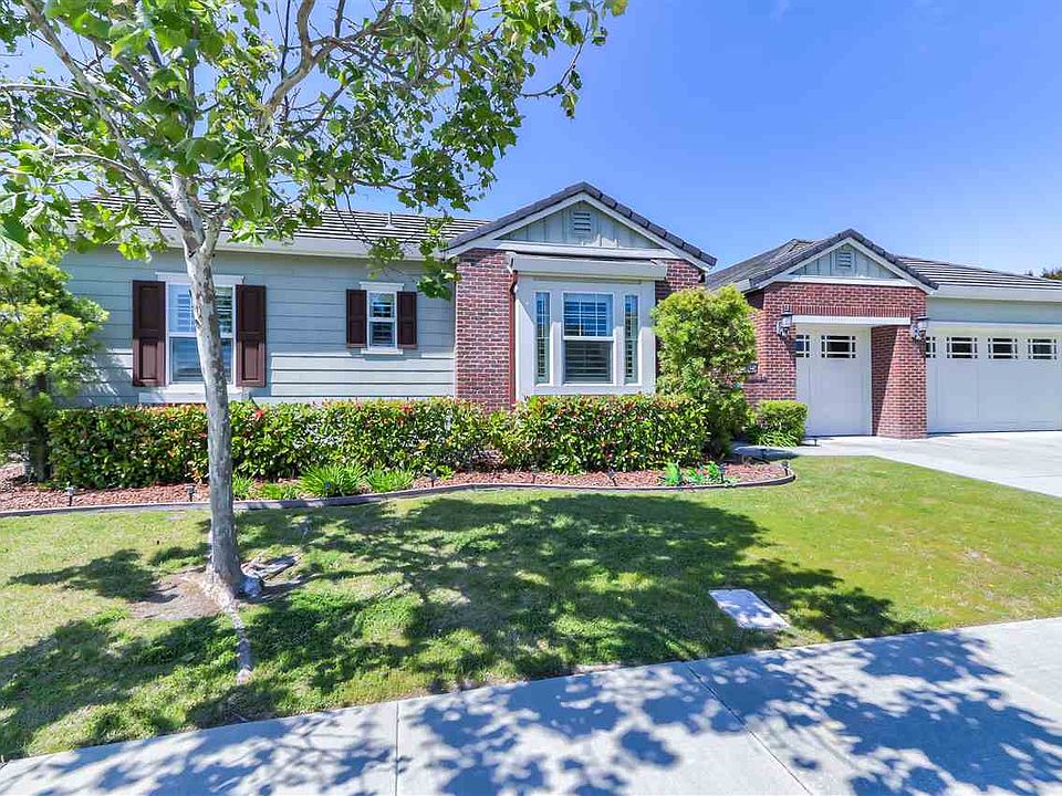 2nd image of 385 Bridle Ct