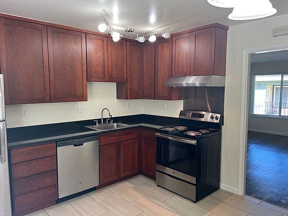 2nd image of 464 Lincoln Cir APT 6