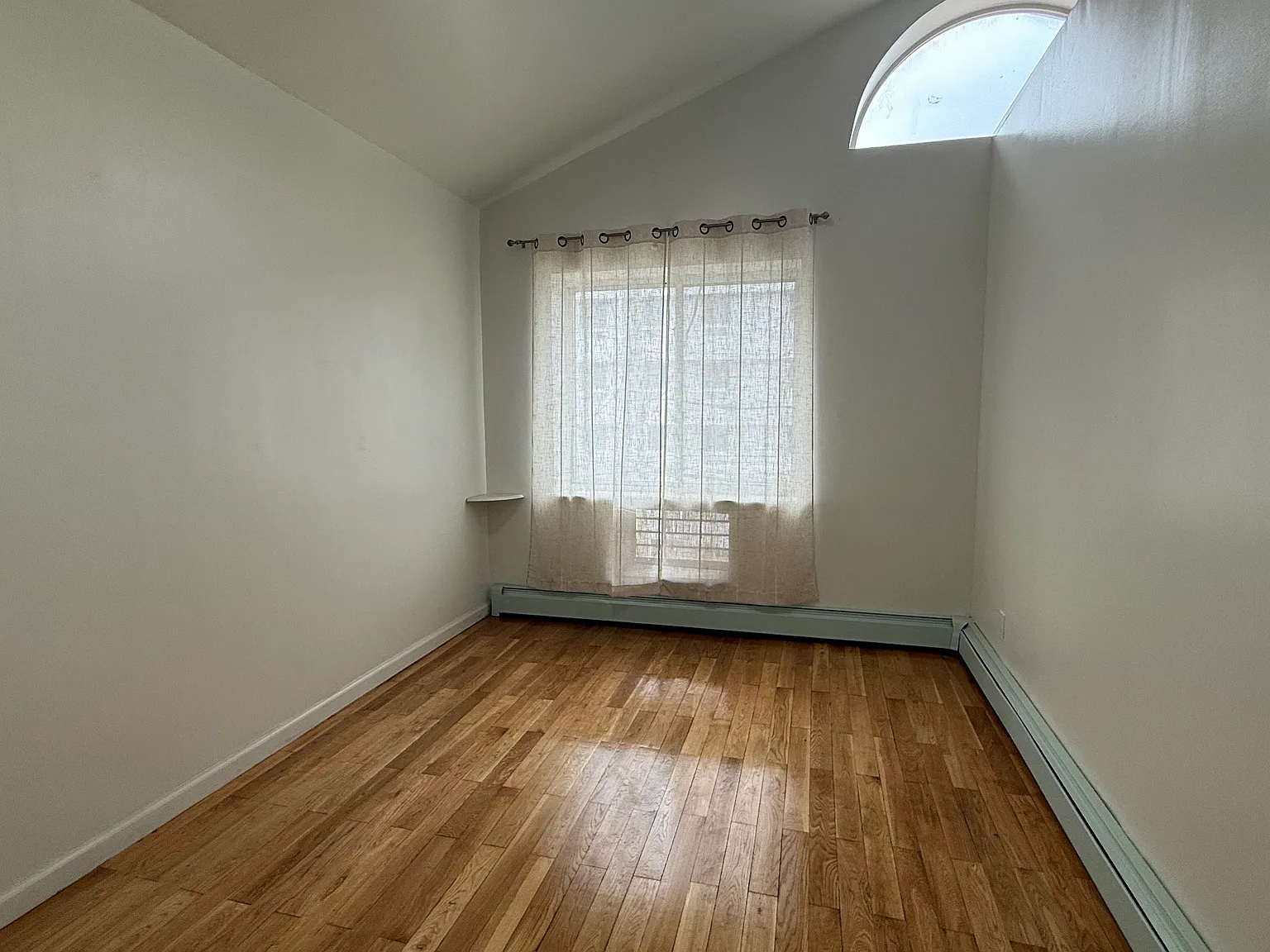 3103 Linden Pl — Photo 3