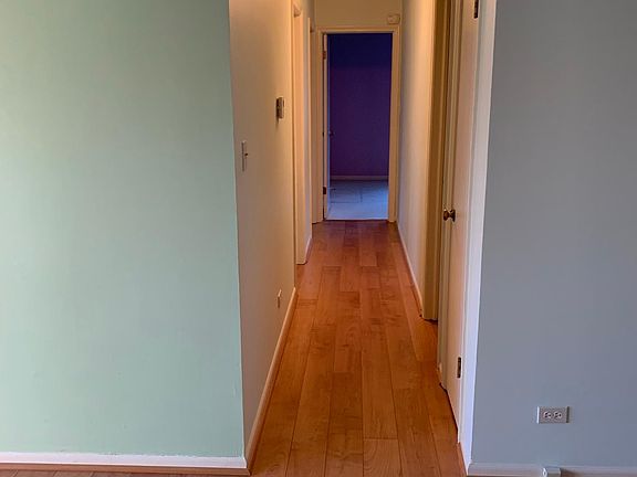 3rd image of 905 Knottingham Dr APT 1B