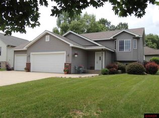 600 Colodoro Ln, Eagle Lake, MN 56024