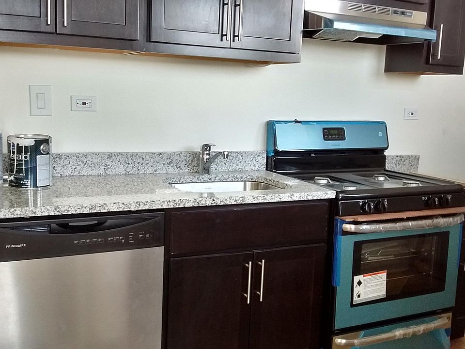 1st image of 658 W Stratford Pl