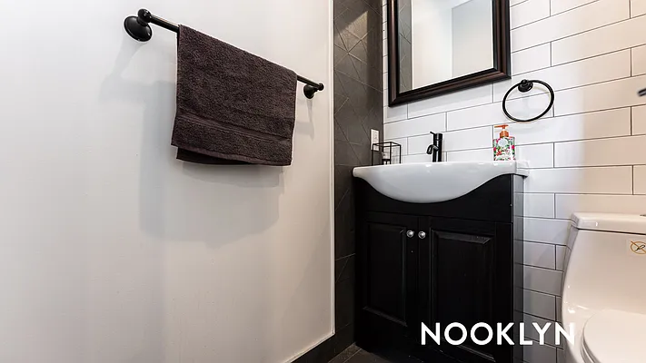 Rented by Nooklyn NYC LLC | media 40