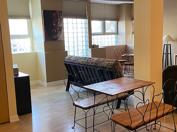 4th image of 4894 N Ashland Ave #G