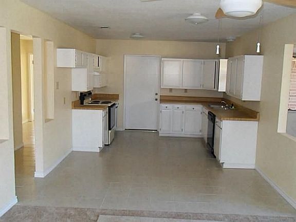 4th image of 1305 Marydale Dr