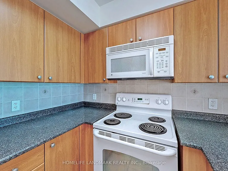 30 Grand Trunk Cres #901 — Photo 15