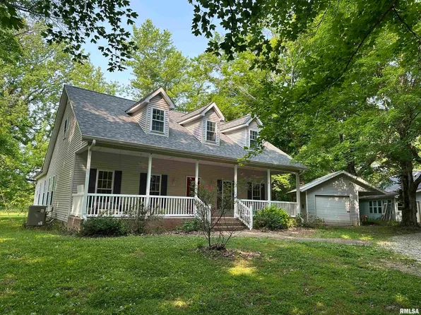 545 Creekside Ln, De Soto, IL 62924