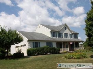 2730 Pond Dr, Easton, PA 18040