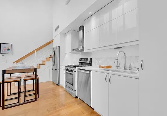 3rd image of 580 Carroll St #1A