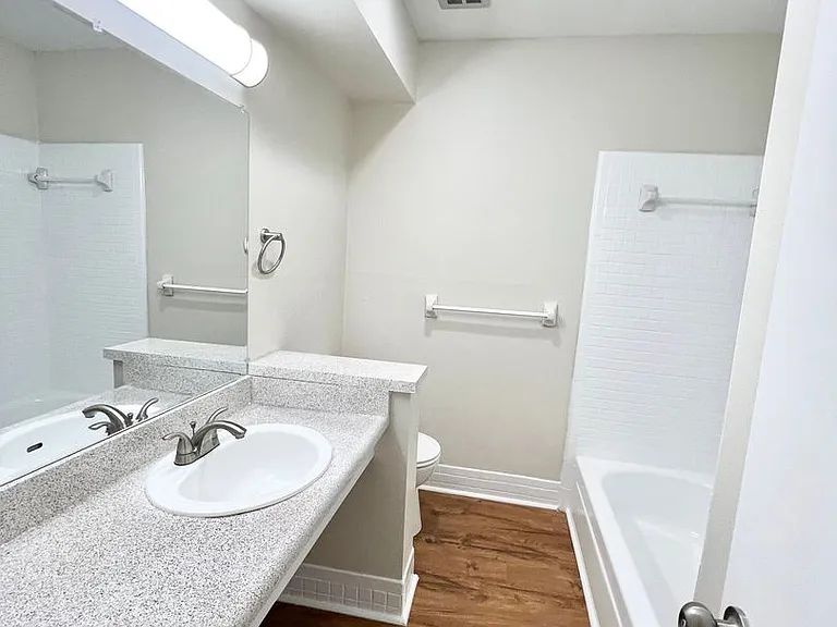 5THBS10 — Photo 24