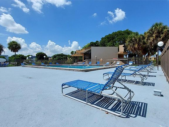 5th image of 8895 Fontainebleau Blvd APT 211
