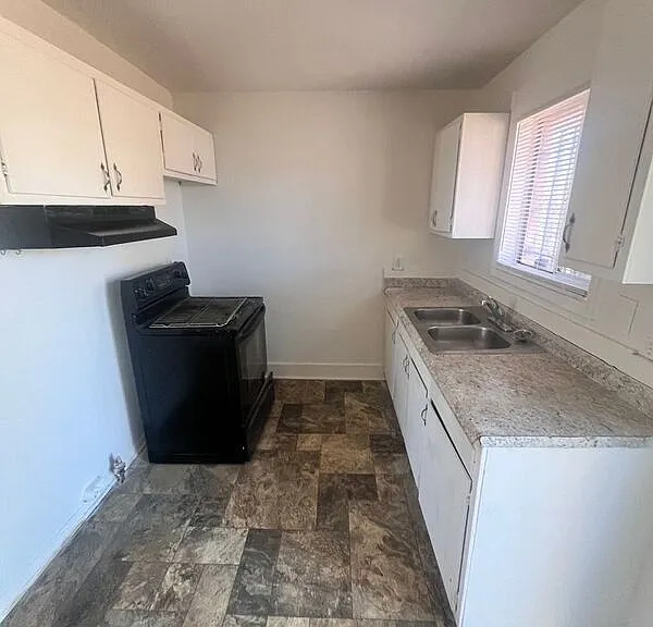 532 Camrose Dr — Photo 8