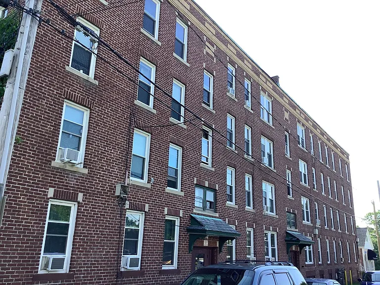 427 S Elm St — Photo 1