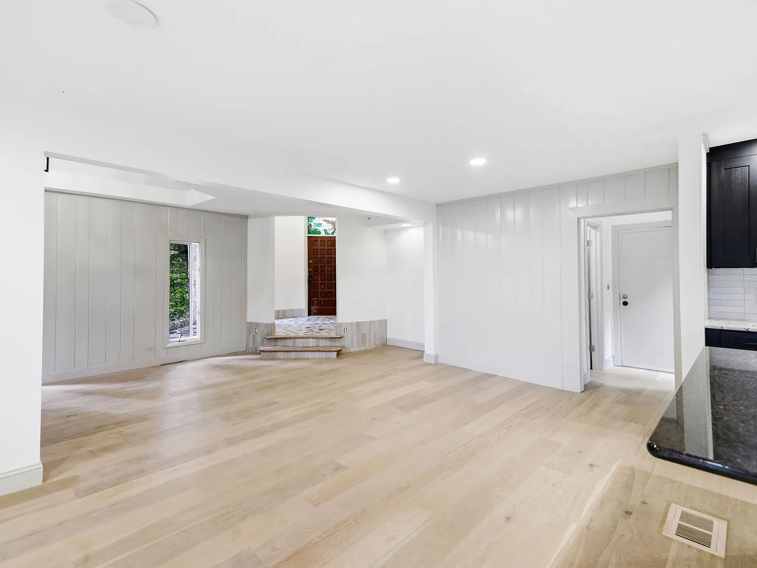 3 bed, 3.5 bath, 2599 sqft, $3,750 — Photo 4