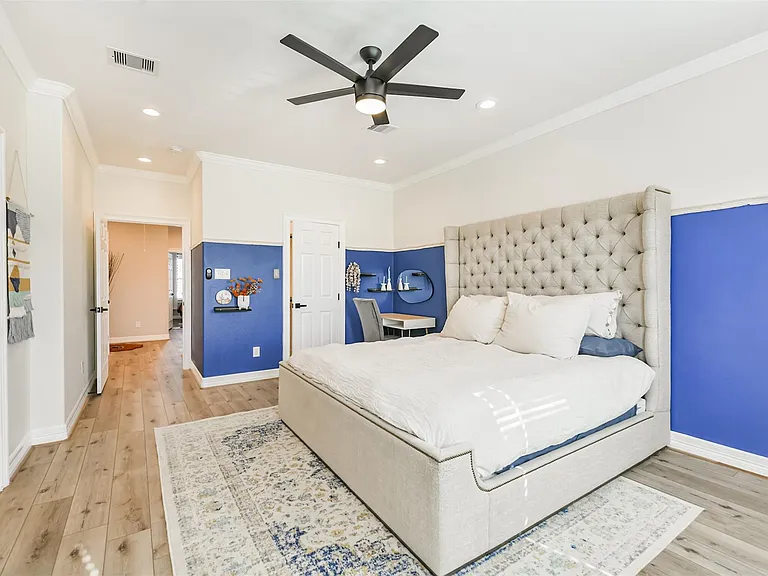 1010 Melneeka Ln — Photo 28