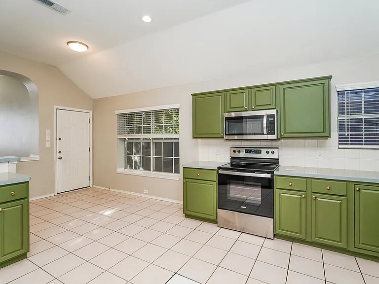 4617 Seneca Dr — Photo 7