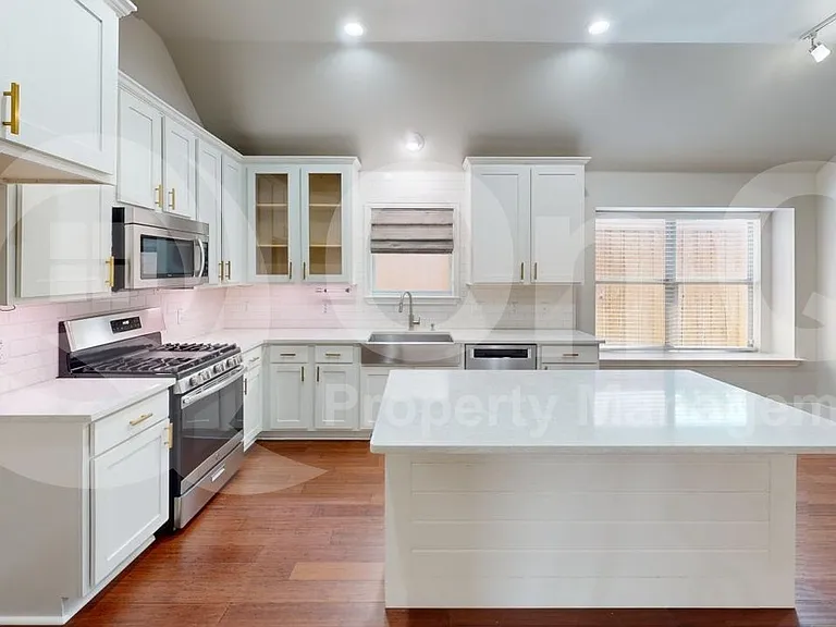 2801 Coyote Trl — Photo 4