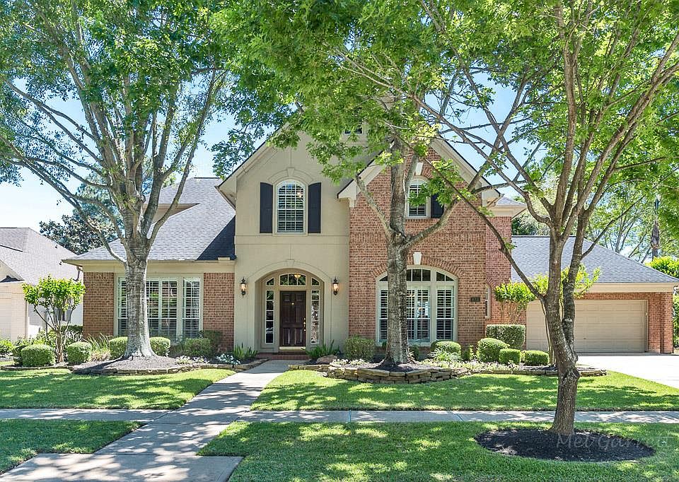 1st image of 823 Mahogany Run Dr