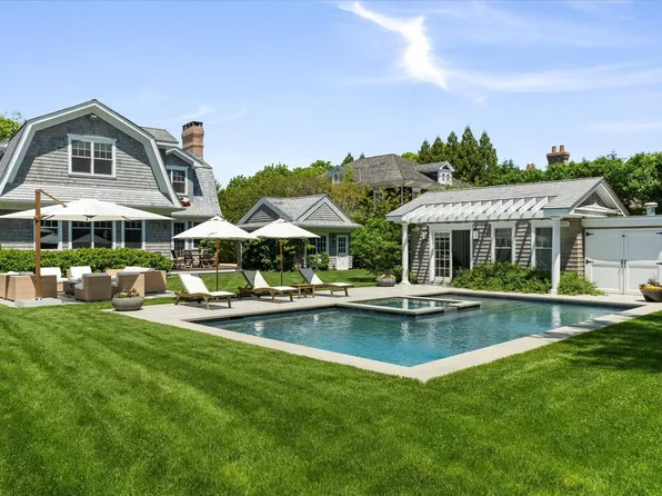 https://photos.zillowstatic.com/fp/9fb0a38747c2dd945d7e1de867b3937d-p_e.webp