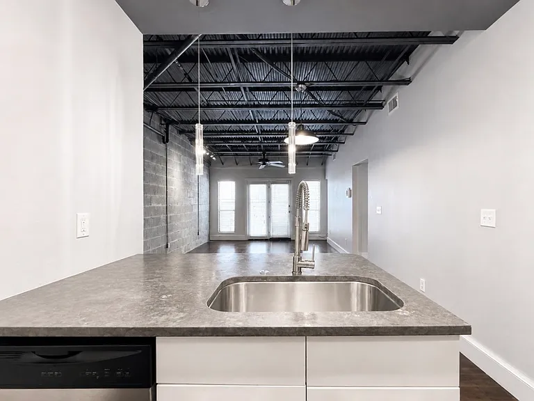 915 NW 7th St #105 — Photo 8