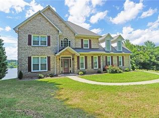 55 Peninsula Ln, Taylorsville, NC 28681