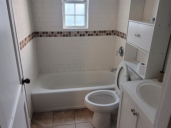 Tile shower tub surround