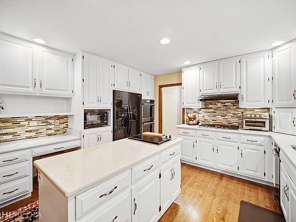 3rd image of 1712 Lakeview Dr