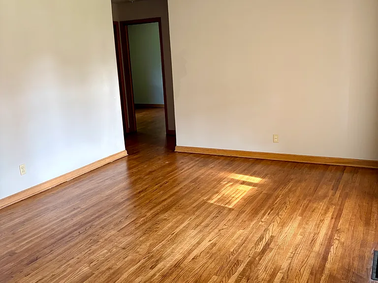 870 S Whittier Rd — Photo 2