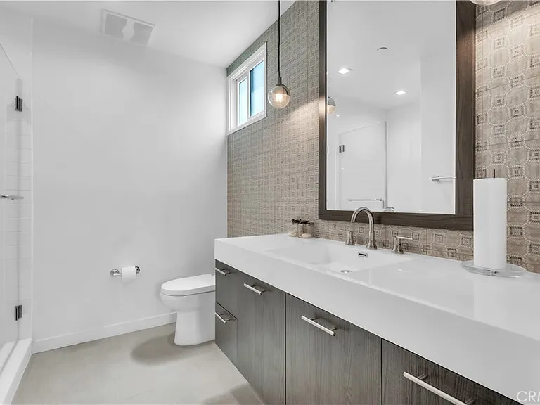 532 W Elk Ave #1 — Photo 12