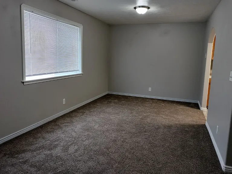 215 W Center St #11 — Photo 3