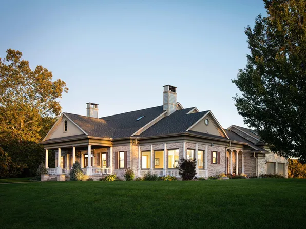 693 County Road 1375 Rd E, Lacon, IL 61540