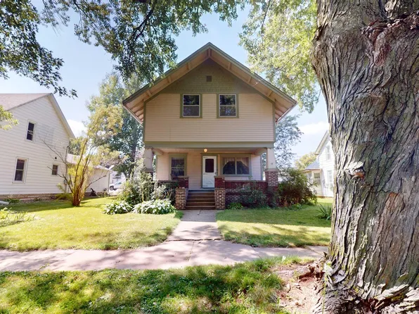 103 S Lubeck St, Holstein, IA 51025