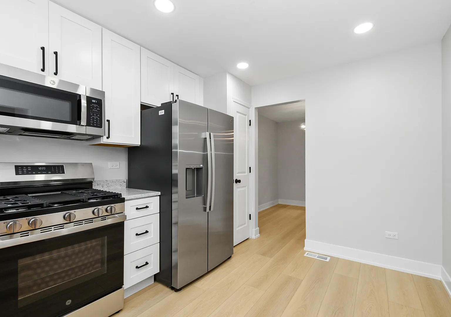 3 bed, 1.5 bath, 1250 sqft, $3,150 — Photo 3