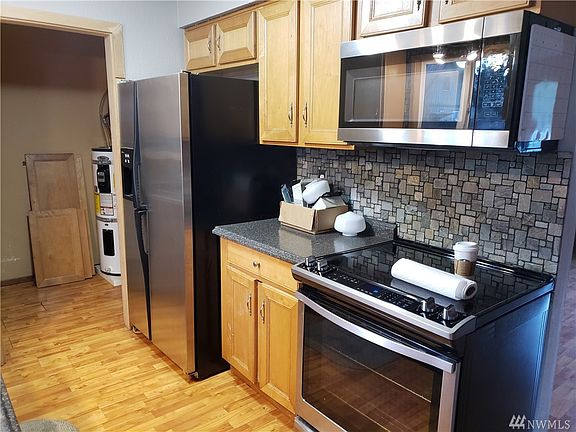 3rd image of 426 Cothary St