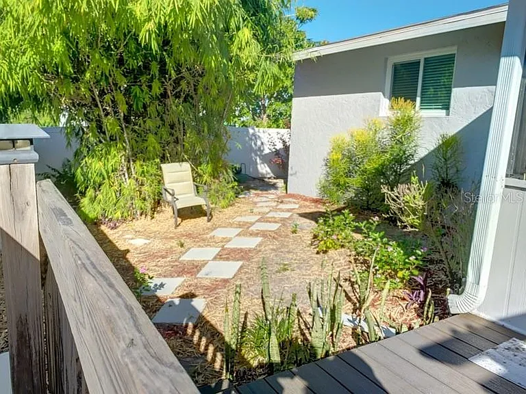 323 Dolphin Pkwy — Photo 19