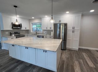 1476 Highland Cir, Clearwater, FL 33755