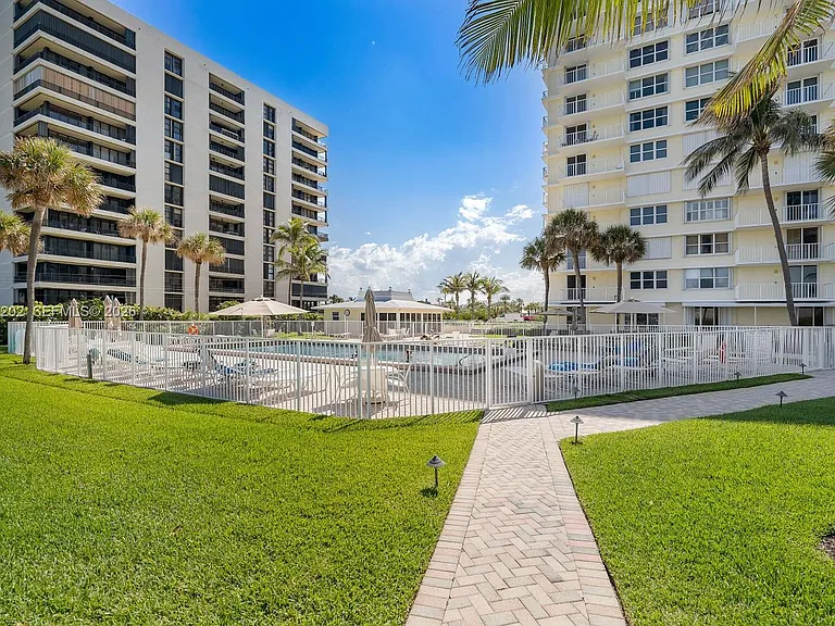 500 Ocean Dr #E-12A — Photo 29