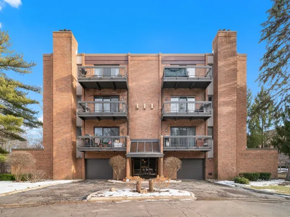 10 Trafalgar Sq APT 403, Lincolnshire, IL 60069