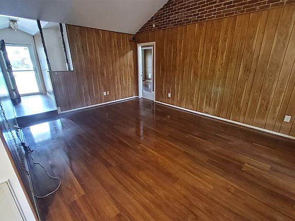 4th image of 2121 Redwood St #2121
