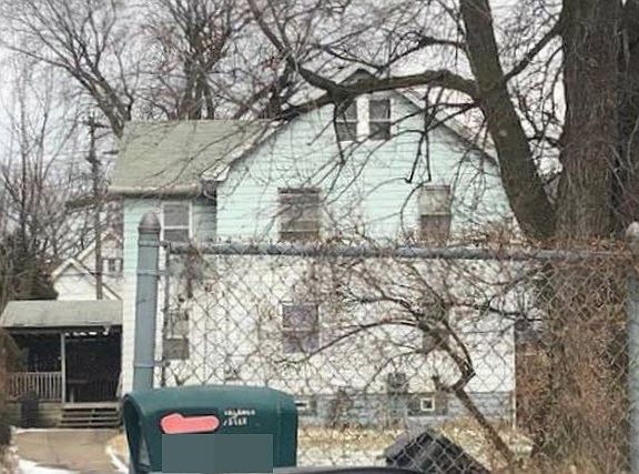 3rd image of 8002 Almira Ave