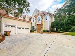 6709 Wooded Cove Ct, Flowery Branch, GA 30542