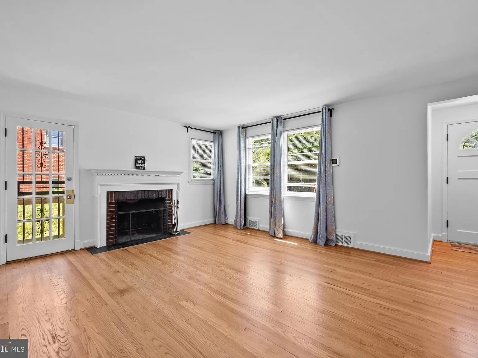 4 bed, 2.5 bath, 2118 sqft, $3,750 — Photo 4