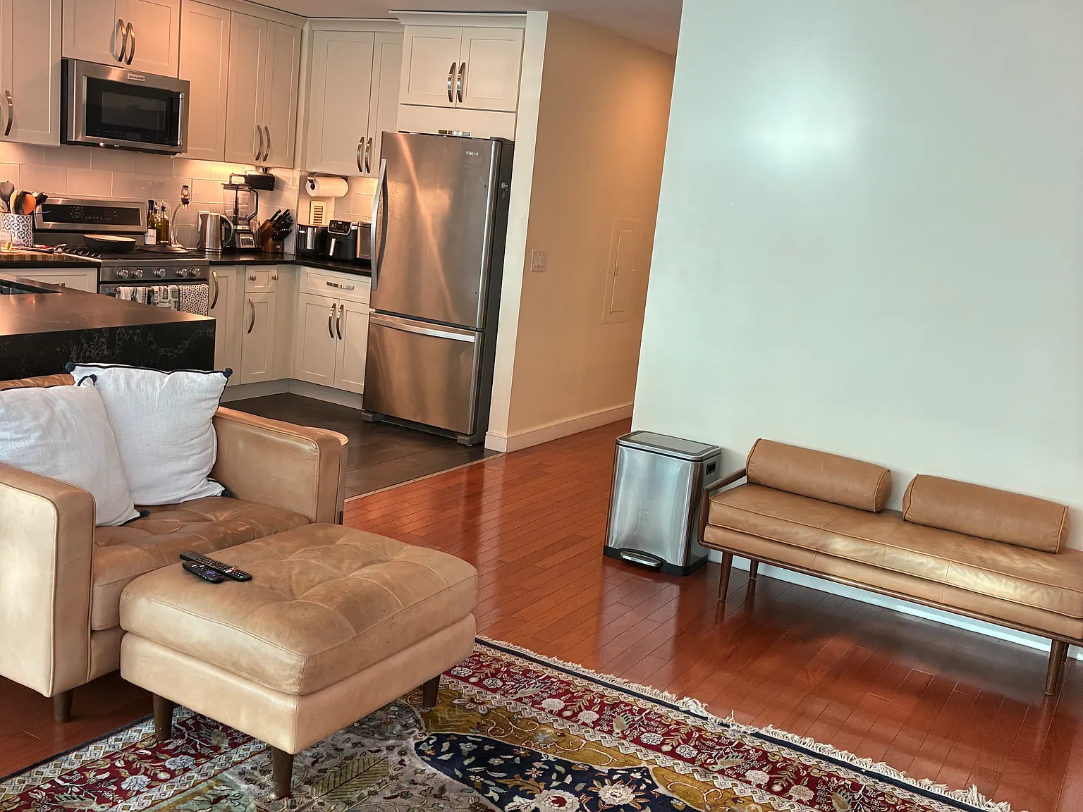 3 bed, 2.5 bath, 1610 sqft, $8,200 — Photo 3