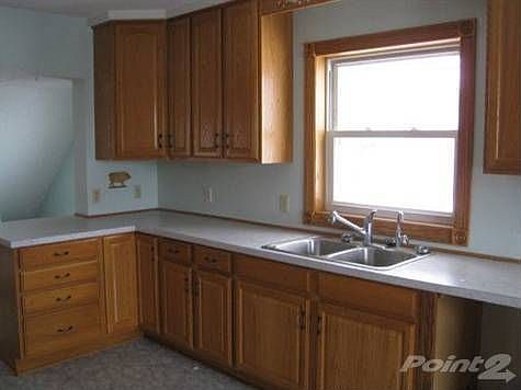 REO World 361 1st St Gaylord Kitchen