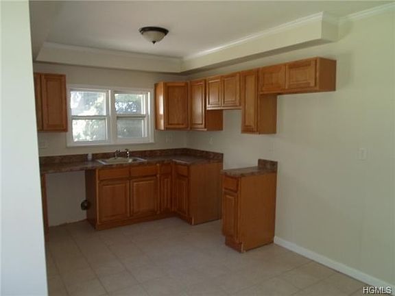 3rd image of 35 Bainton St
